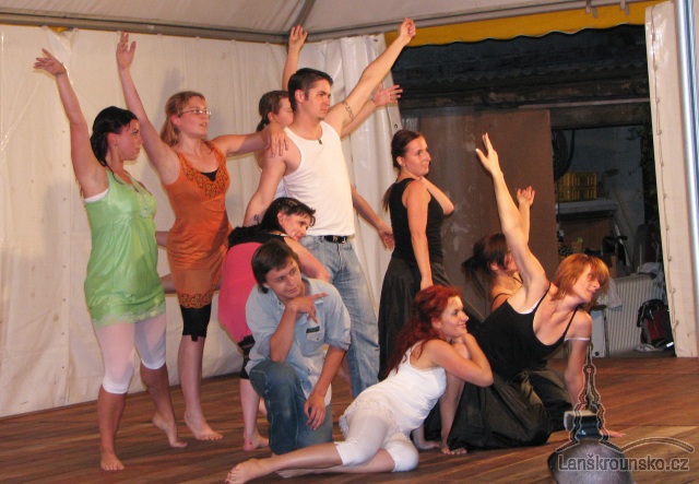 10 tanecnici ze studia Z Dance.jpg
